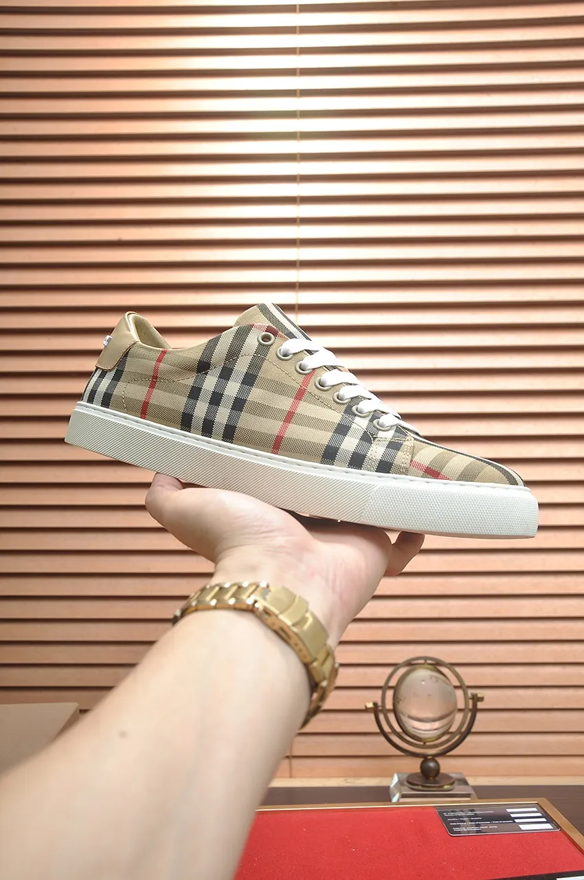 Men's shoes💰480💶[Burberry] (cowhide lining) classic low-top sneakers｜Imported cowhide with classic plaid fabric｜Cow leather lining｜Original outsole｜Fine workmanship and comfortable to wear Size: 38-44 (customized at 45)